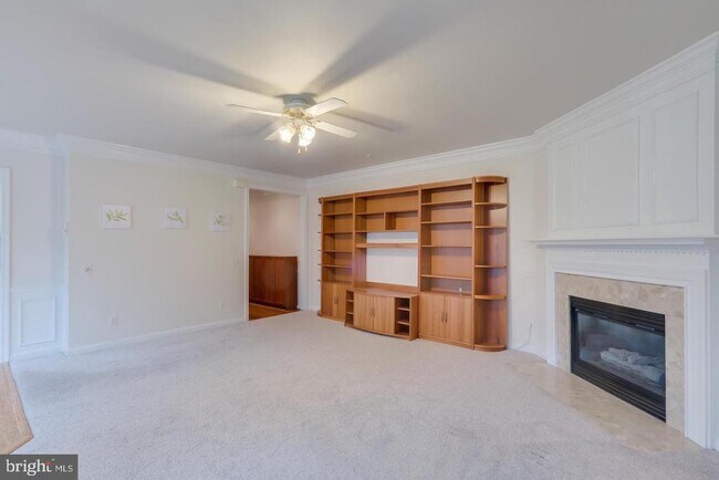 Foto del edificio - 7046 Falls Reach Dr