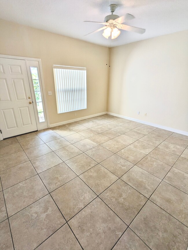 Building Photo - 1918 Yellowfin Dr