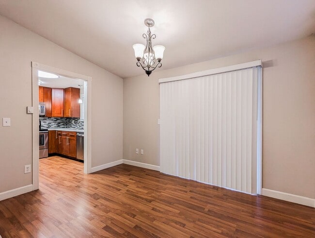 Foto del edificio - Updated & move in ready 3 bed 2 bath rambler w/ 2 car garage!