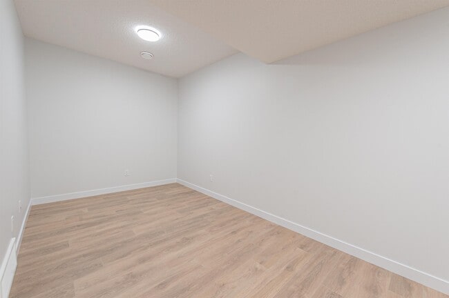 Building Photo - 1437 Cherniak Way SW