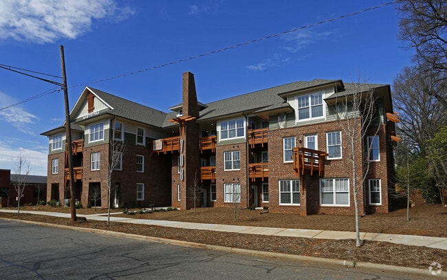 708 Summit Apartments Charlotte, NC