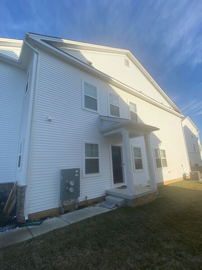 Front door- corner unit - 15 Lochiel Ln