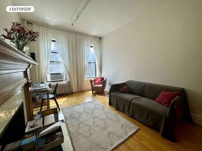 Building Photo - 45 W 85th St