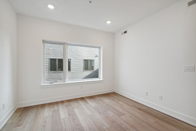 Interior Photo - The Crown on Leland