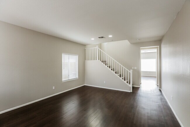 Building Photo - 945 E Corral St