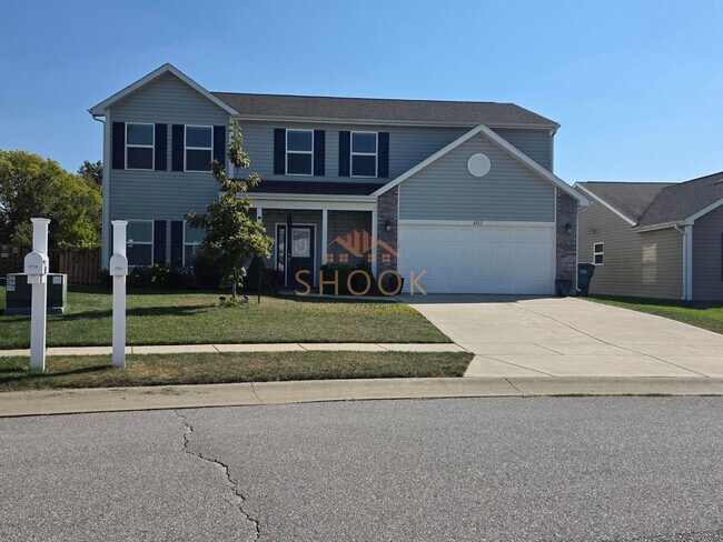 Foto del edificio - UPDATED 4 BEDROOM HOME WITH LOTS OF SPACE ...