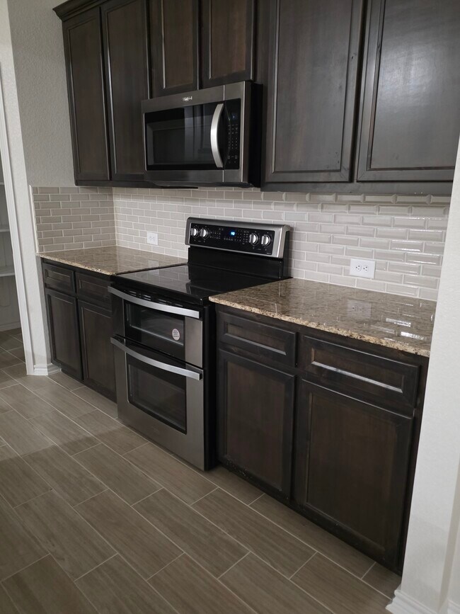 Building Photo - 519 Tooter St