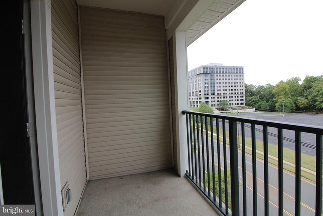 Foto del edificio - 4850 Eisenhower Ave
