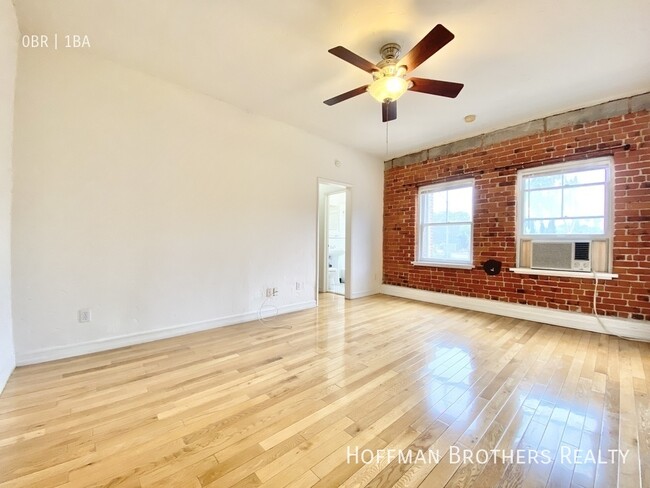Building Photo - 800 N Las Palmas Ave