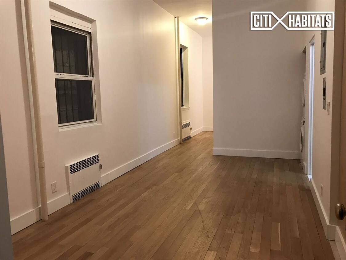 Foto principal - 63 E 125th St
