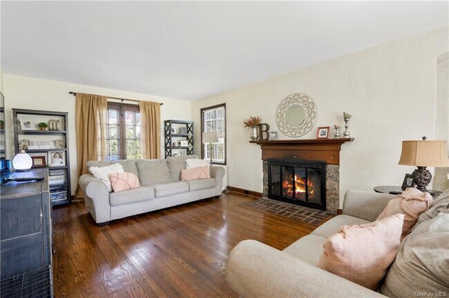 Building Photo - 42 Vine Rd