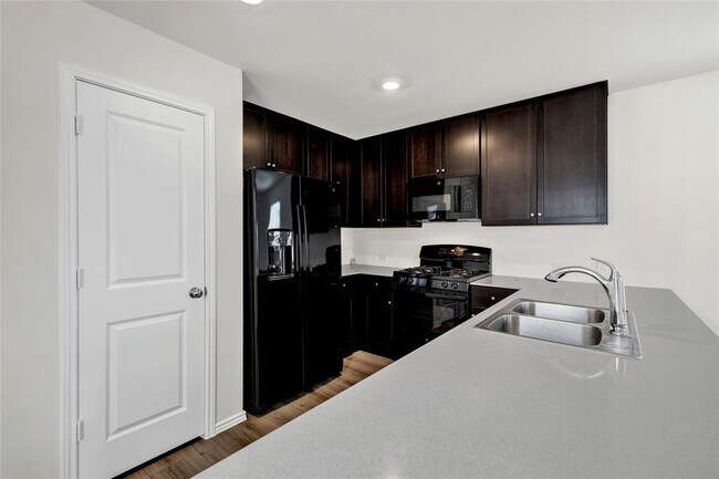Building Photo - 231 Gabbro Gdns