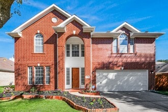 Building Photo - 14706 Cross Jct St