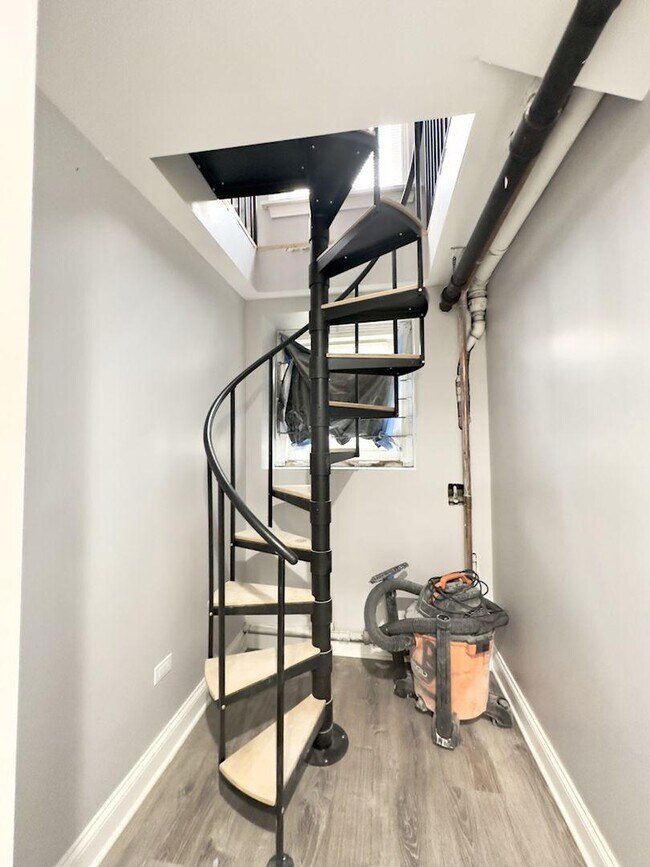 Foto del edificio - 4 bedroom in Chicago IL 60660