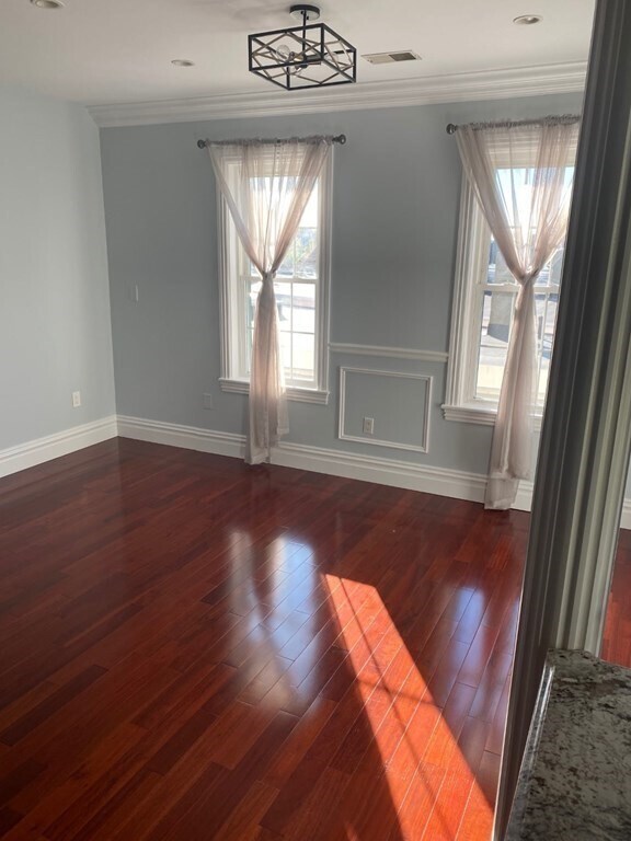 Foto del edificio - 656 E 8th St