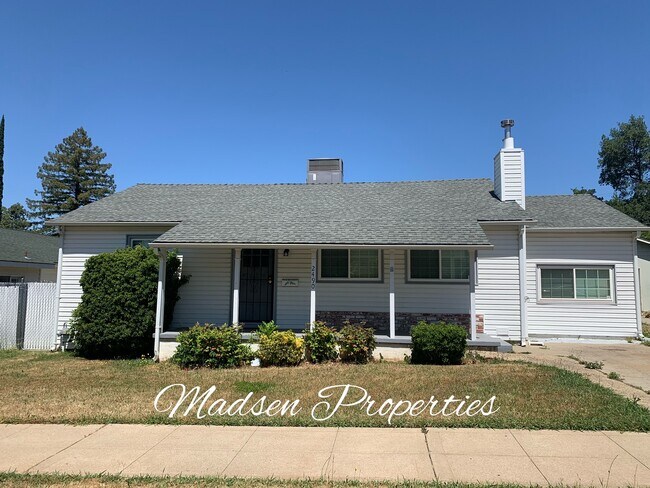 Foto del edificio - 2490 McClellan Ave