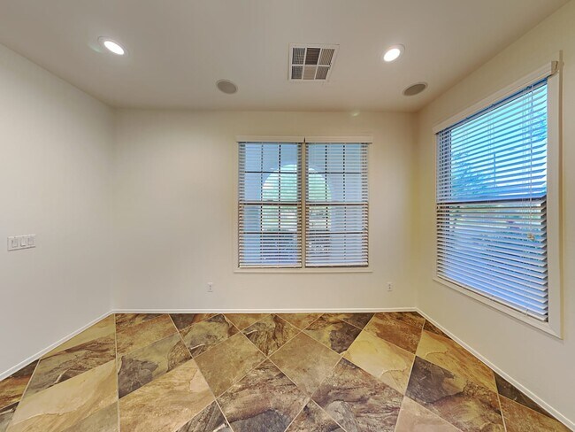 Building Photo - 12481 W Hummingbird Ter