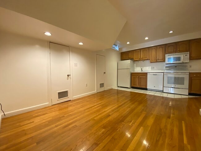 Building Photo - 23 Snow Hill St