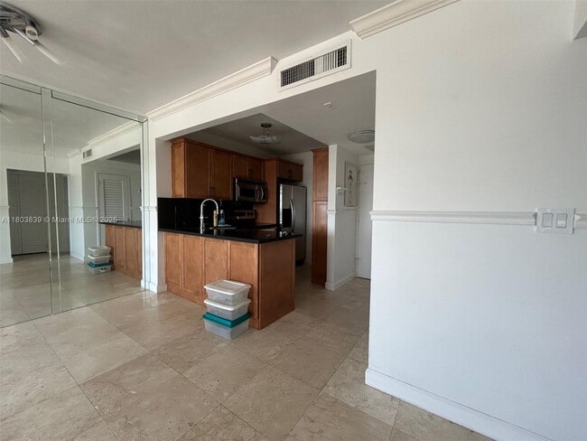 Building Photo - 2899 Collins Ave