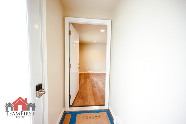 Building Photo - 2022 Terry Ln