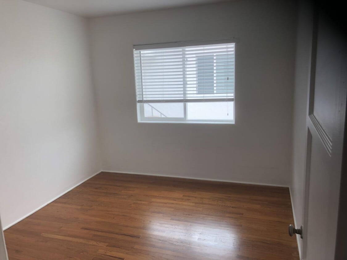 Primary Photo - Room in 4 Bedroom Apartment at 3046 Byron St