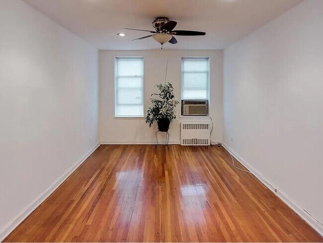 Foto del edificio - 2104 Holland Ave
