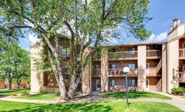 Building Photo - Beautiful 2 Bed 2 Bath in the heart of Bou...