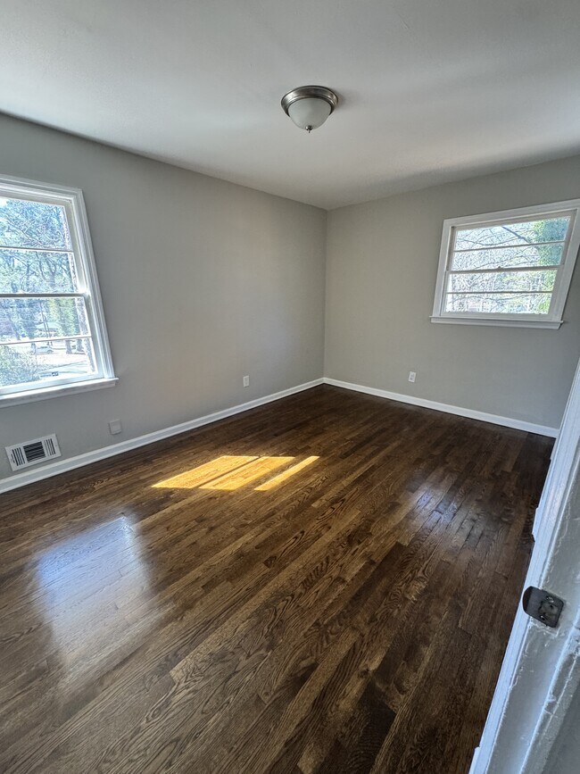 Foto del edificio - 2169 Barbara Ln