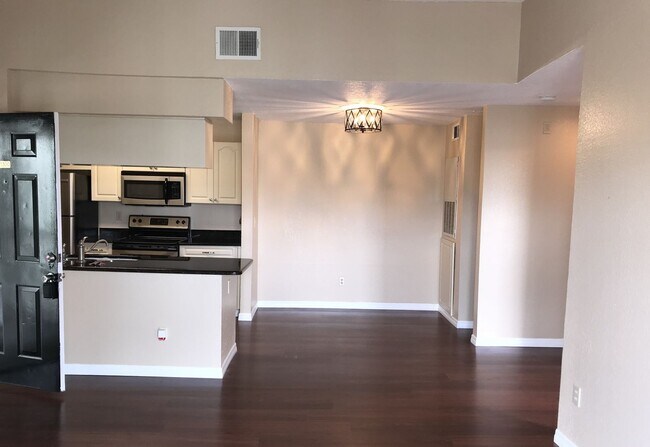 Building Photo - 2550 N Alafaya Trail