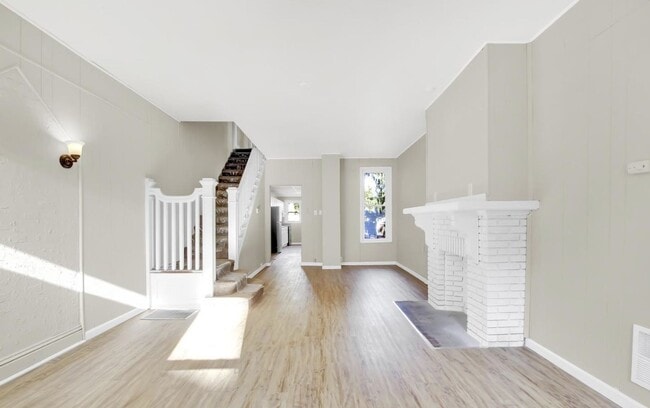 Foto del edificio - Bright 5 Bedroom, 1.5 Bath Home!