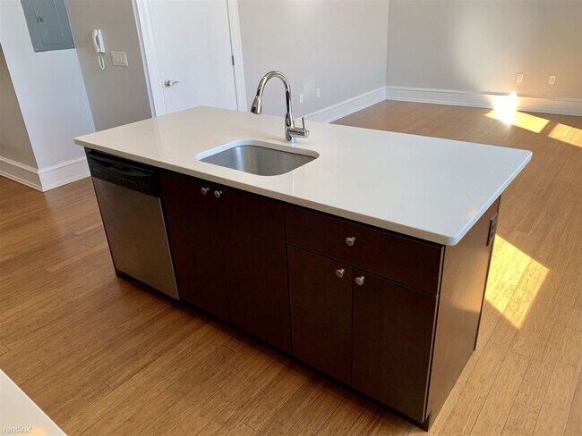 Foto del edificio - 1 br, 1 bath  - 2136 E Dauphin St Apt 301