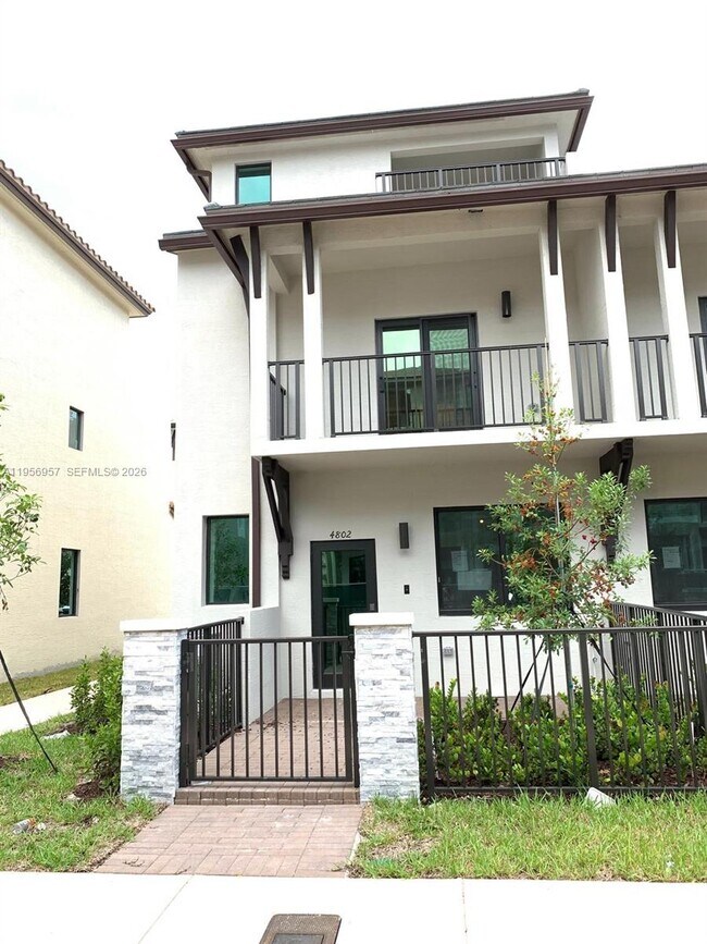 Foto del edificio - 4802 NW 83rd Path