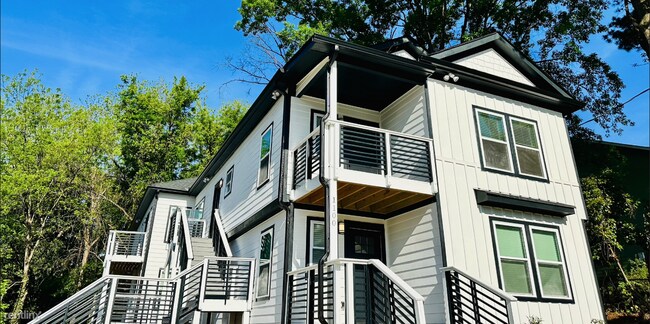 Foto del edificio - 4 br, 2 bath 4plex - 1100 Holly Street Nor...