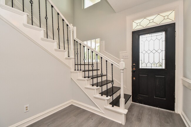 Building Photo - 14938 Mesita Dr