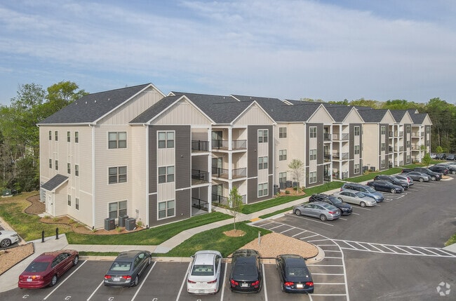 Building Photo - Hyde Glen Apartments