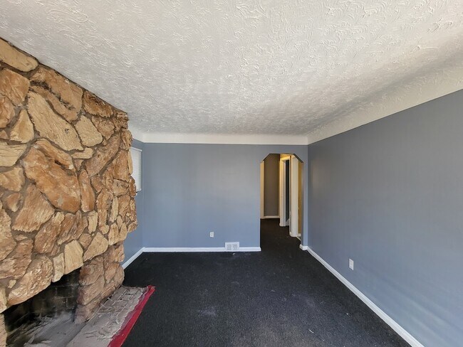 Foto del edificio - 18611 Birwood St