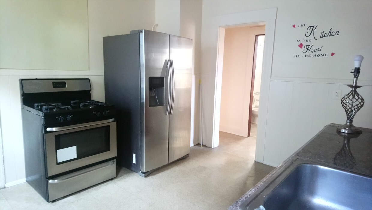 Stainless Steel Appliance - 84 Waterman St