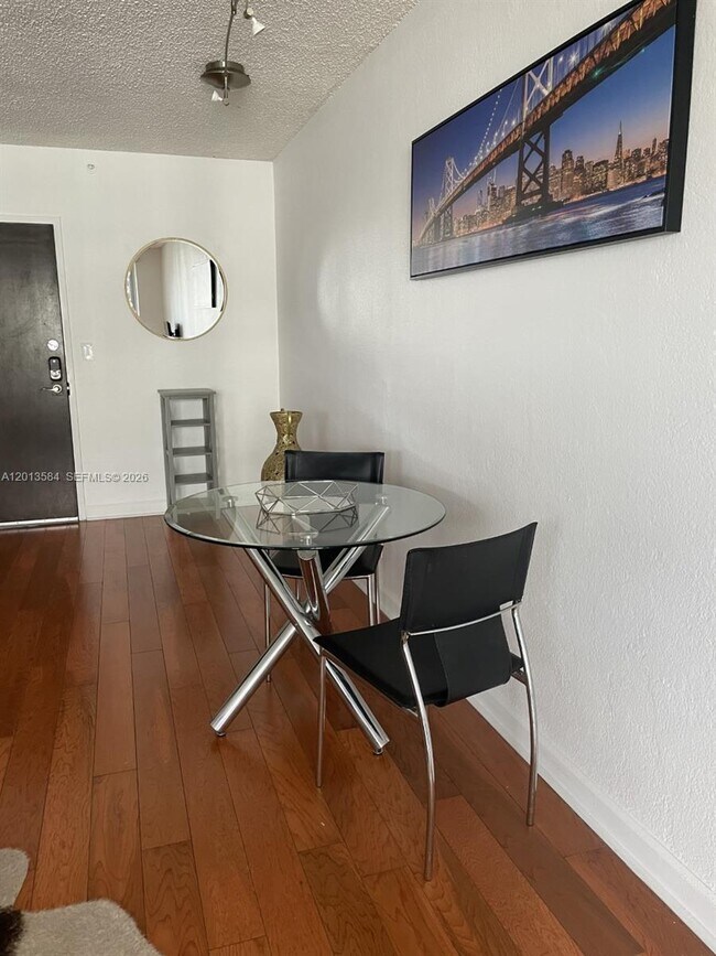 Foto del edificio - 1500 Bay Rd
