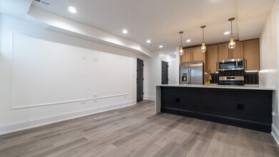 Building Photo - 4604 N Beacon St