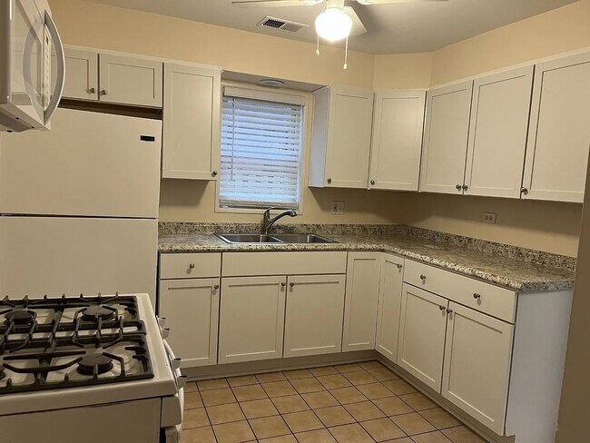 Foto del edificio - 4028 N Cass Ave