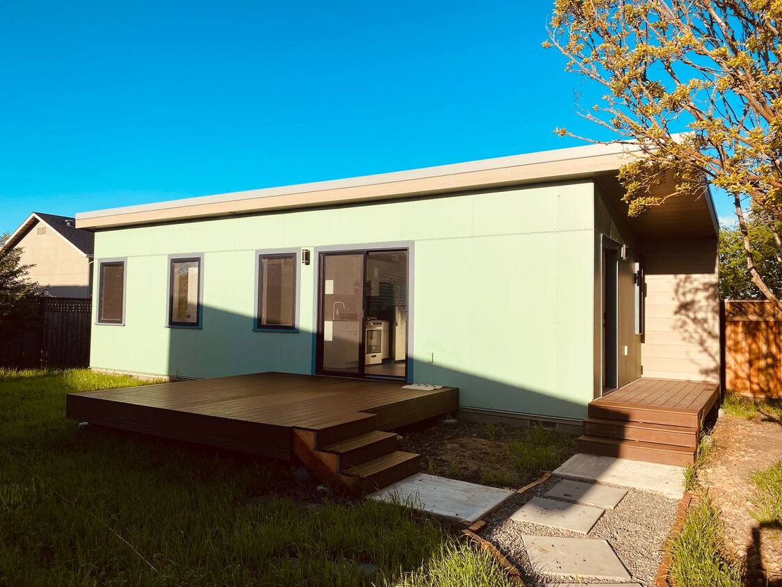 Foto principal - New Construction 1 bedroom house near Coff...
