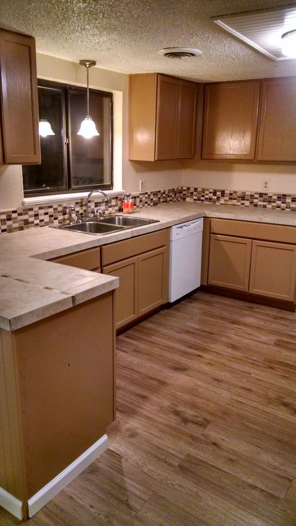Building Photo - Two Bedroom Duplex in Capitan Close to the...