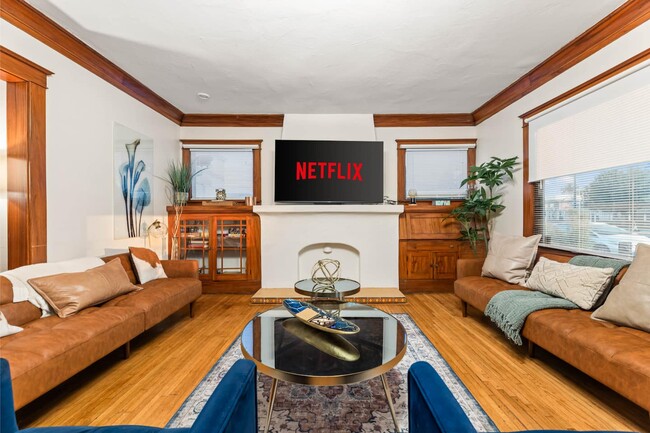 732-736 Redondo Ave - 732-736 Redondo Ave House