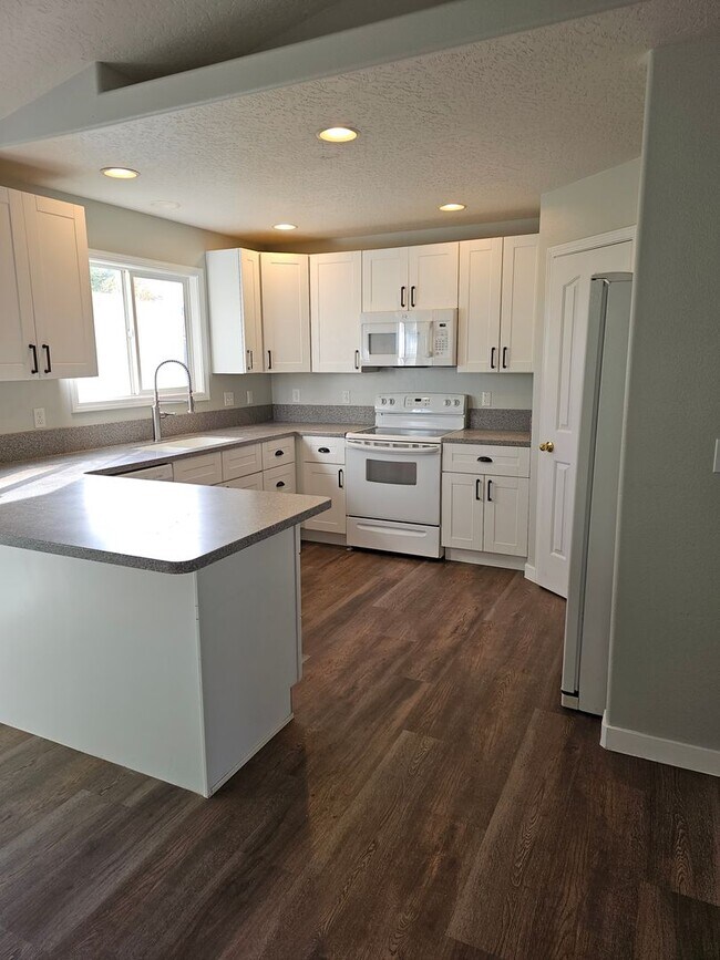 Foto del edificio - Updated Open Floor Plan in Nampa!