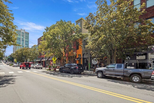 Building Photo - Incredible Two-Level Condo - Downtown Ashe...
