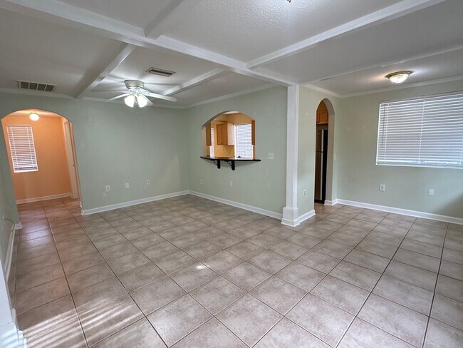 Foto del edificio - Seaside Retreat: Charming 2-Bed Home Near ...