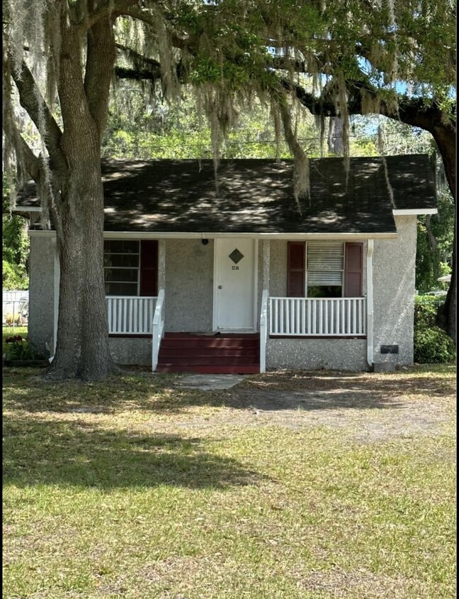 Primary Photo - 1236 B and W Grade Rd