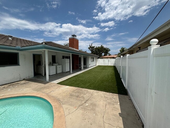 Building Photo - 5685 Dorothy Way