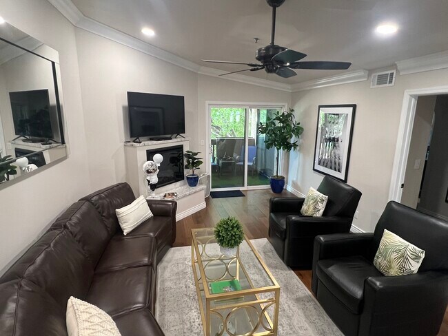 Foto del edificio - 7300 E Earll Dr
