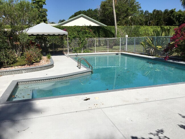 Building Photo - 2845 Riviera Dr